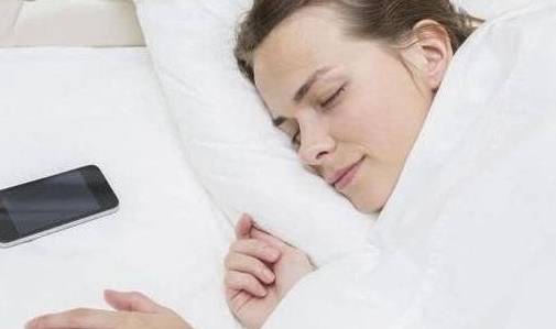 华为商城手机好抢吗
:手机经常放床头，对身体有影响吗？答案可能在意料之外，早知早好