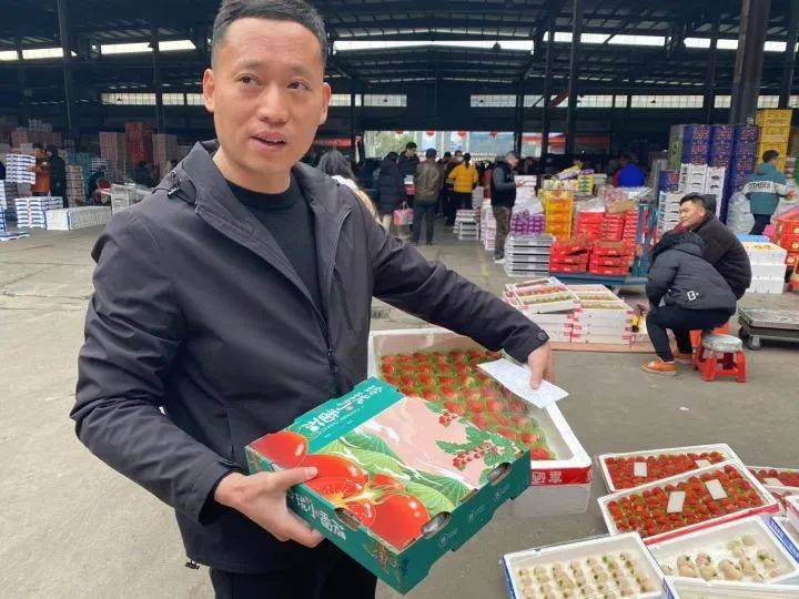 红柚小说苹果版:便宜一半！杭州三孩爸爸每周必去的宝藏市场：花200元搞定一周