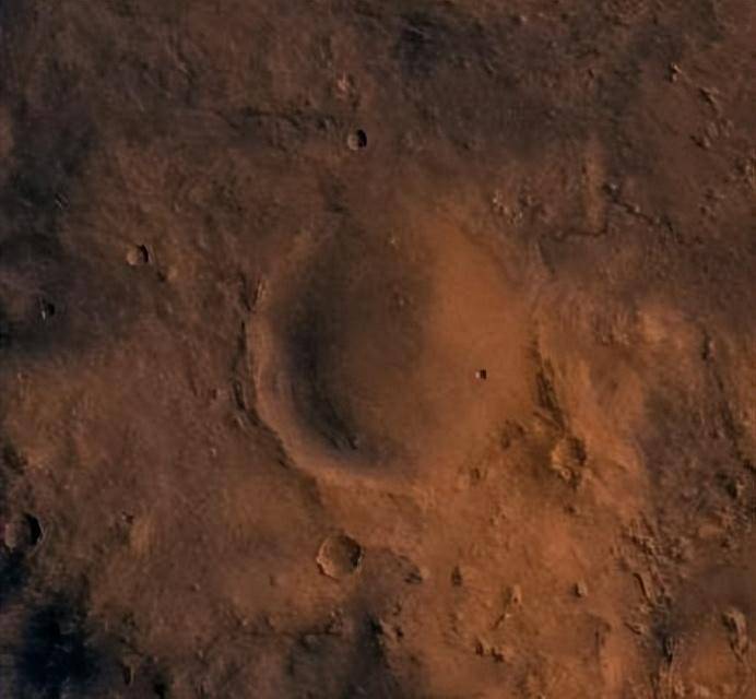 地球火星壁纸苹果版
:距地球5500万公里，毅力号传回火星照片，一个直径超45公里的大坑