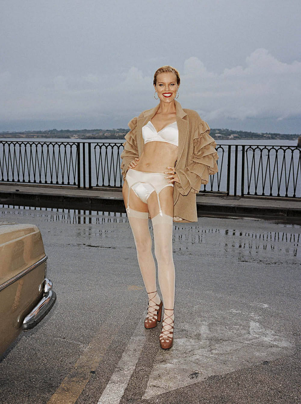 小苹果的顶级版:捷克超模伊娃·赫兹戈娃（Eva Herzigova）的时尚杂志大片-第12张图片-太平洋在线下载