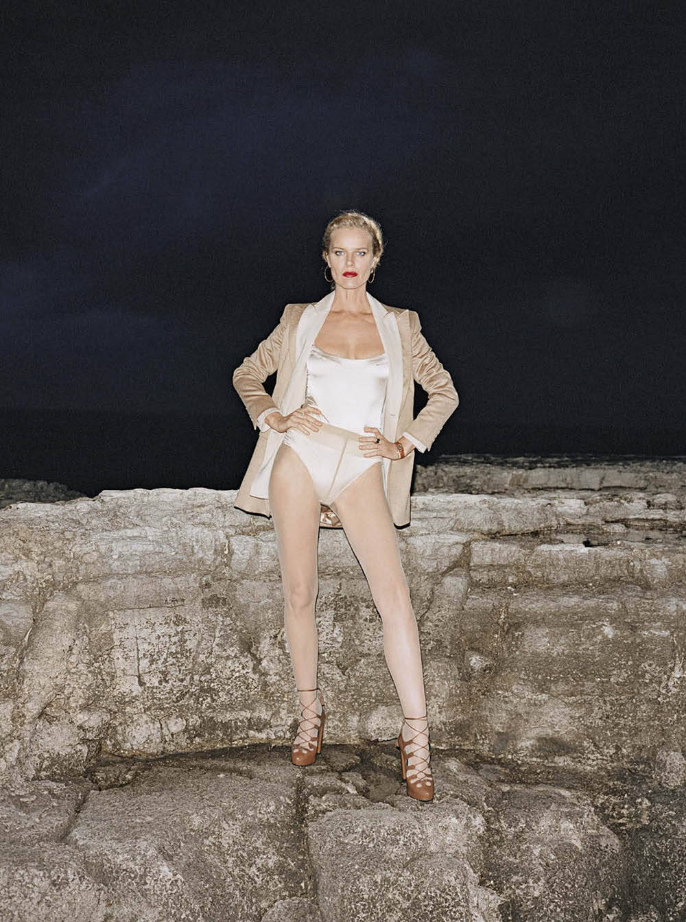 小苹果的顶级版:捷克超模伊娃·赫兹戈娃（Eva Herzigova）的时尚杂志大片-第14张图片-太平洋在线下载
